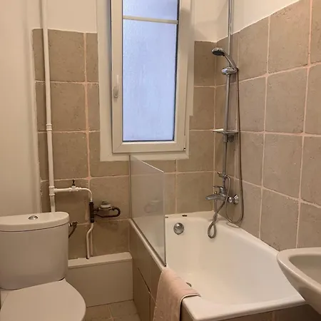 De Charme F2, Porte St Cloud Apartment *